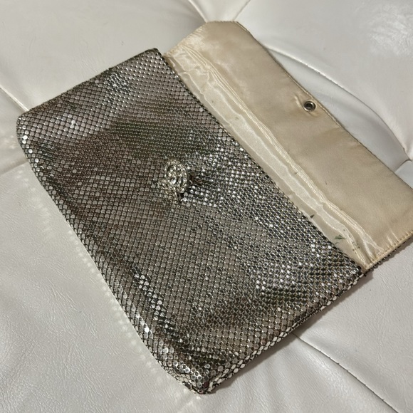 Vintage Whiting & Davis Co. Clutch-Silver-Flap Snap Closure-Made in the USA - Picture 12 of 16